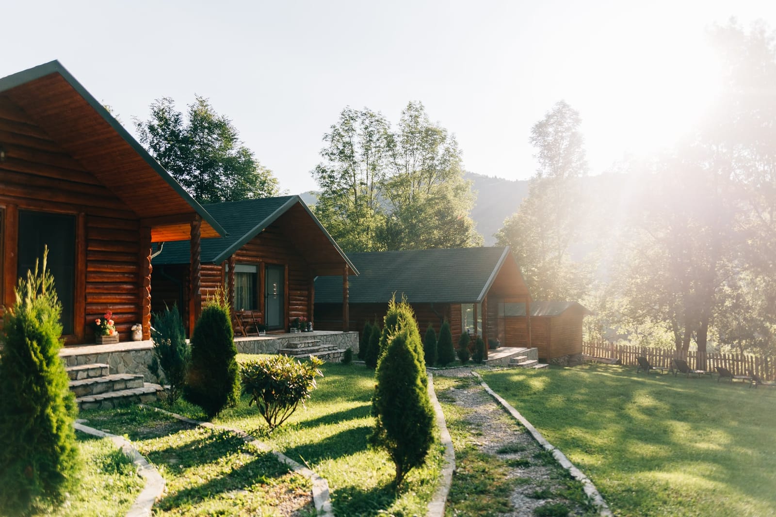 Cabanele și grădina Complex Trăisteni