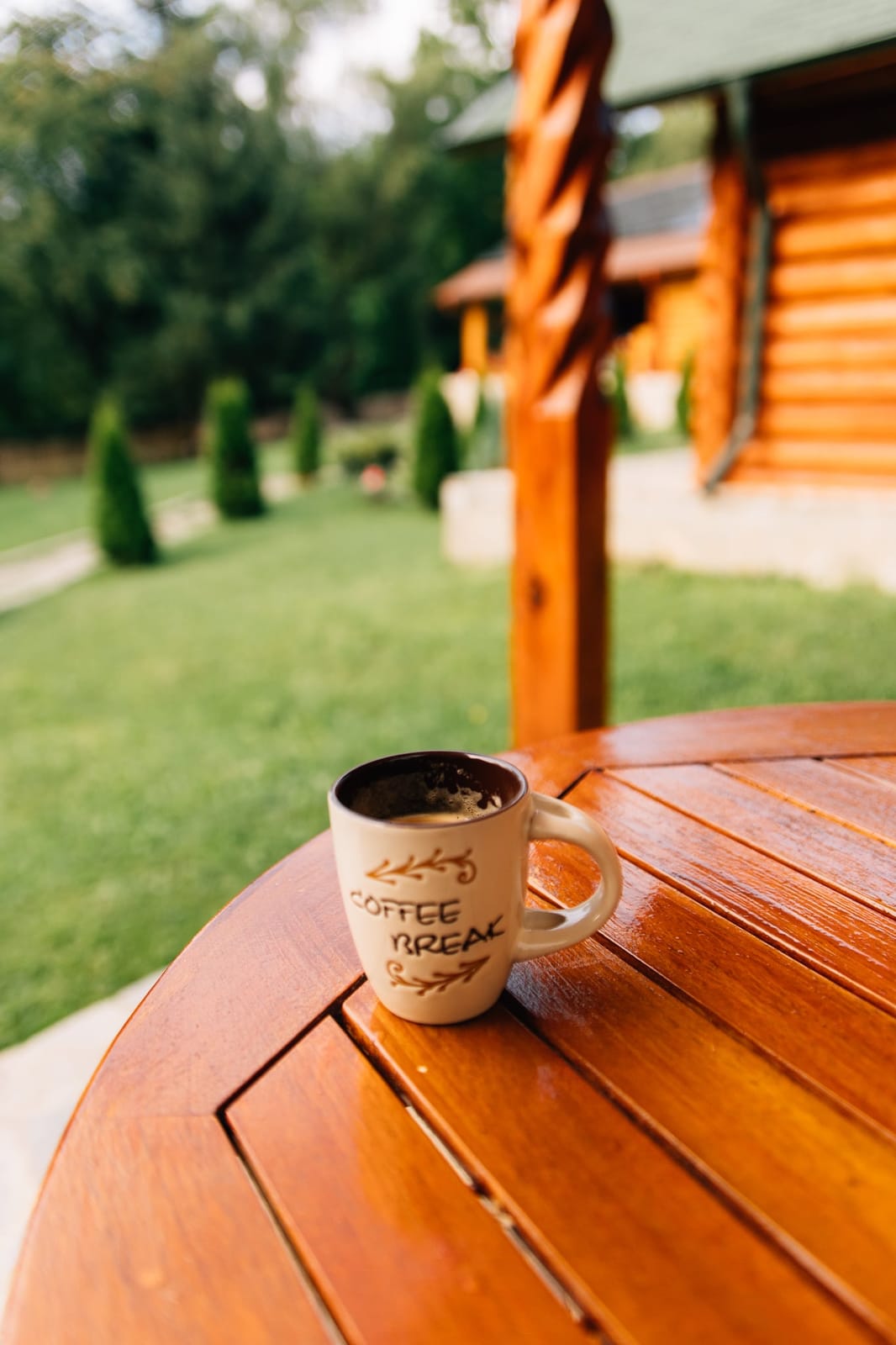 Cafea pe terasa cabanei